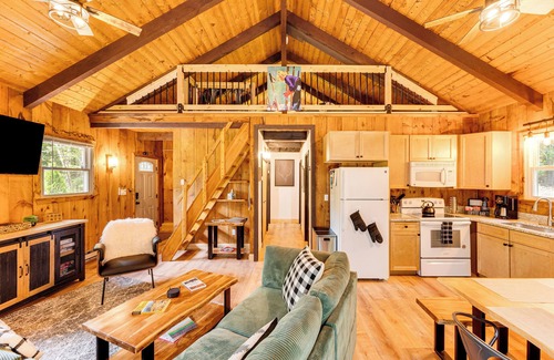 Conway Cabin | 2 Mi to Conway: Cozy Cabin w/Grill & Yard!