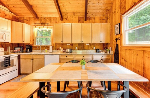 Conway Cabin | 2 Mi to Conway: Cozy Cabin w/Grill & Yard!