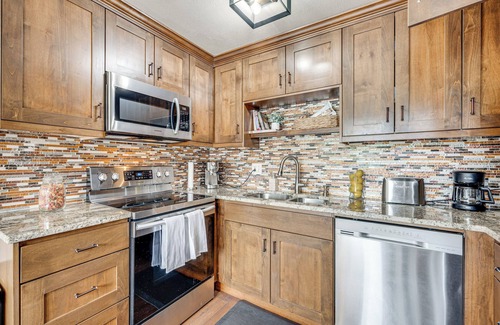Glenwood Grove - North Iris Condo | 2 Mi to CU Boulder: Mtn-View Condo w/Pool Access