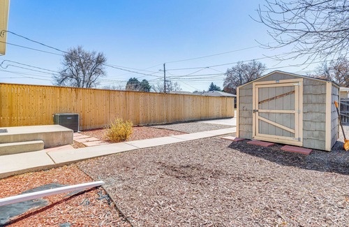 Northeast Park Hill House | 2 Mi to Denver Zoo: Family Home w/Porch!