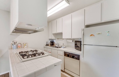 Palm Springs Condo | 2 Mi to Downtown: Gated Condo in Palm Springs