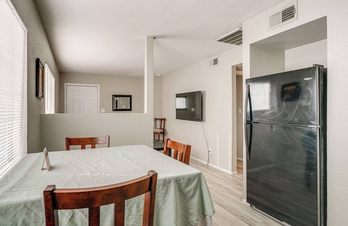 Downtown Phoenix Apartment | 2 Mi to Dtwn & Chase Field: Condo w/City View!