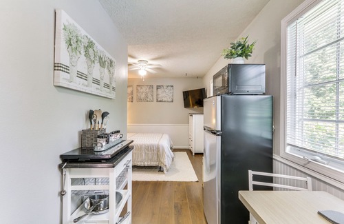 Forest Grove Apartment | 2 Mi to Dtwn Forest Grove: Quiet Studio w/Yard