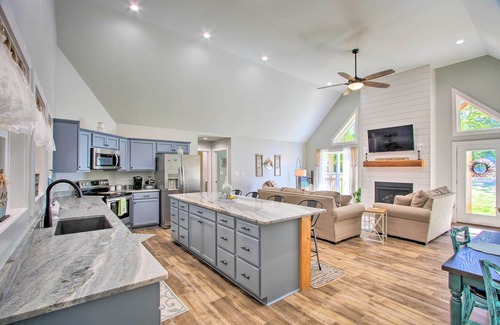 Pickwick Dam Cabin | 2 Mi to Golf Course + Fire Pit: Cozy Counce Cabin!