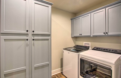 Pickwick Dam Cabin | 2 Mi to Golf Course + Fire Pit: Cozy Counce Cabin!