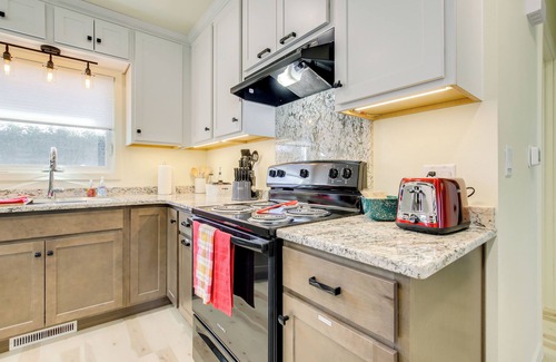 Manitowoc House | 2 Mi to Lake Michigan: Family-Friendly Home