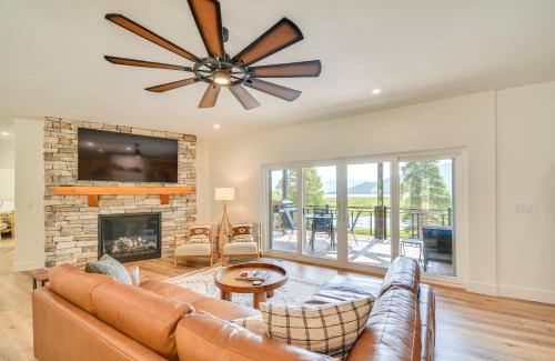 Twin Lakes House | 2 Mi to Lake Stunning Twin Lakes Home with Deck