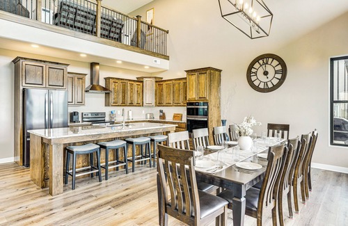 Crofton House | 2 Mi to Lewis and Clark Lake: Spacious Getaway