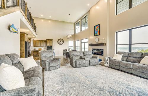 Crofton House | 2 Mi to Lewis and Clark Lake Spacious Getaway