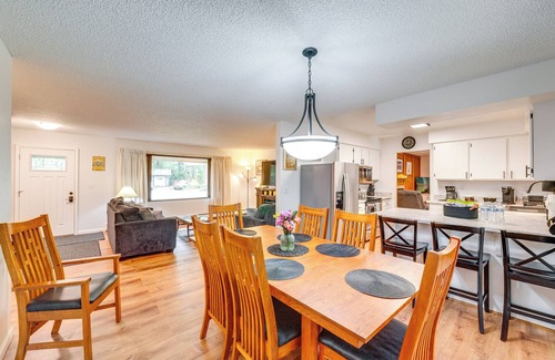 Mendenhall Valley House | 2 Mi to Mendenhall Glacier: Forest-View Sanctuary!
