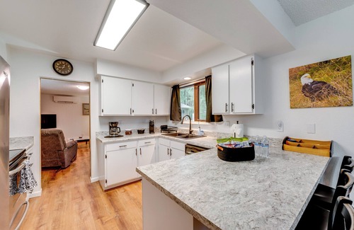 Mendenhall Valley House | 2 Mi to Mendenhall Glacier: Forest-View Sanctuary!