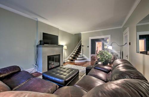Reading House | 2 Mi to Reading Pagoda Spacious Home with Deck!