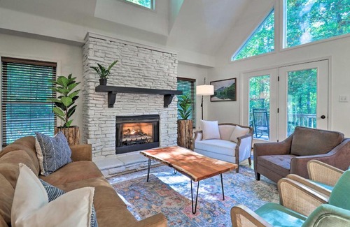 Sapphire House | 2 Mi to Sapphire Resort Home with Hot Tub and Games!