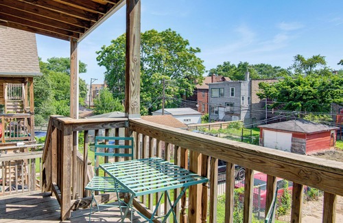 Essex Apartment | 2 Mi to South Shore Beach: Unit w/Balcony & Yard!