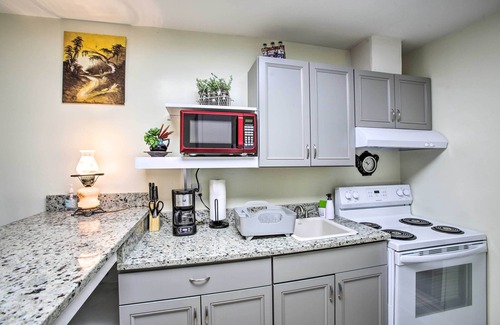 Westwego Apartment | 2 Mi to TPC Louisiana: Avondale Apt w/Patio