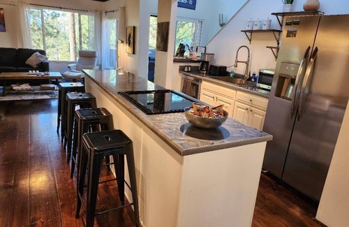 Zephyr Cove House | 2 miles to everything Tahoe and Heavenly skiing!