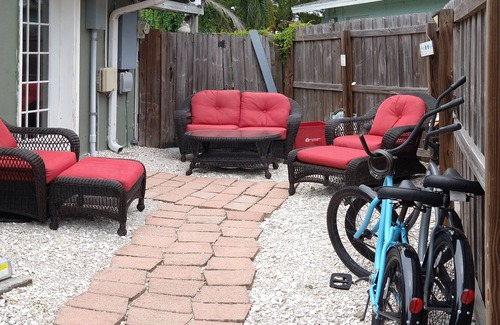 Gulf Gate Estates Apartment | 2 Miles to Siesta Key