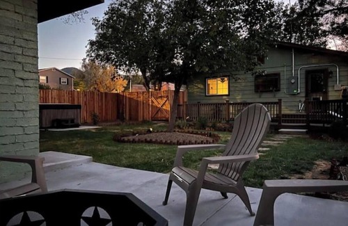 Williams Cottage | 2 min from rt 66- hot tub-firepit-bocceball-bbq