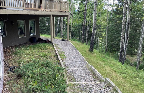 Bragg Creek House | 2 Min to Kananaskis! Beautifully Furnished 1640 sq ft Lower Suite on Acreage.