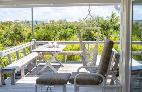 Man O War Cay House | 2 Minute walk to a stunning beach on the Atlantic ocean