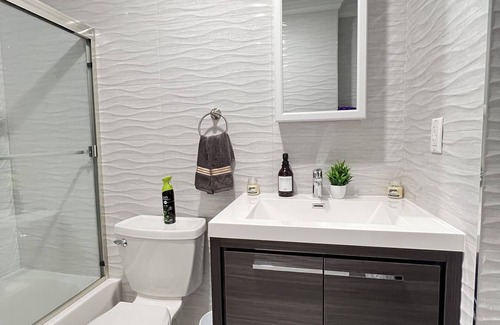Brownsville Apartment | 2 minutes from Subway! Family-sized apartment with Pets Allowed and FREE Parking