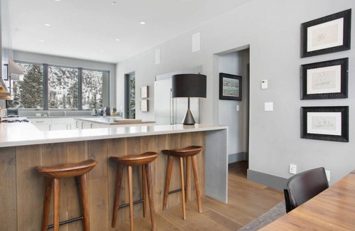 Vail House | 2 minutes to skiing and 5 minutes to golfing. Private Vail home!