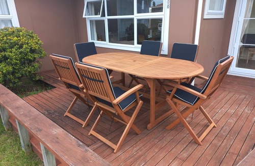 Whangamata House | 2 Minutes walk to ocean beach or shops
