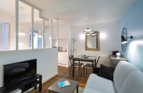 Centre Apartment | 2 Montfort - One Bedroom Apartment, Sleeps 2