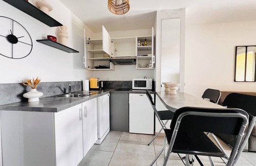 Plage de la Garonnette Apartment | 2-person apartment, sea view with terrace La Nartelle Sainte Maxime