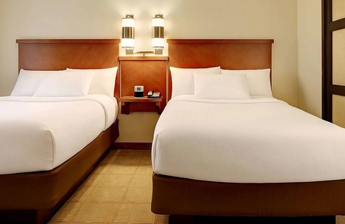 Austin Hotel | 2 Pet-Friendly Units Near Paramount Theatre and Texas Capitol, Free Parking!