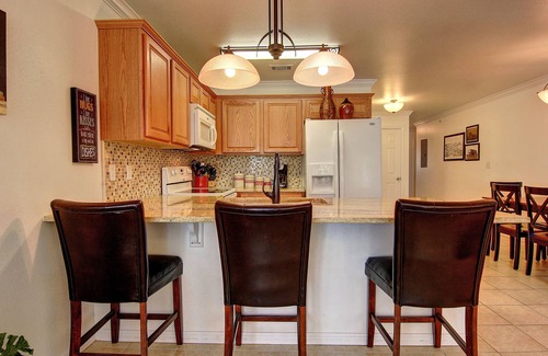 New Braunfels Condo | 2 Pools, 4 Hot tubs on the Guadalupe River! Walk to Schlitterbahn!