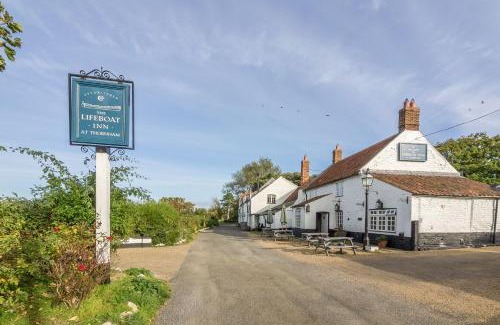 Thornham House | 2 Priory Court