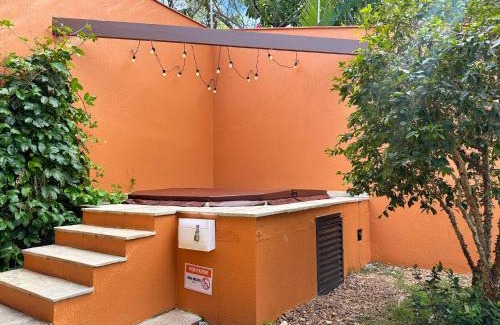 Guaruja House | 2 quartos - 200m do mar - Jacuzzi - AC - Churrasqueira