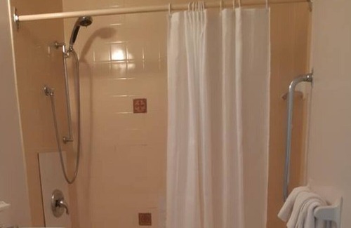 New London House | 2 Queen Bed Housekeeping Suite