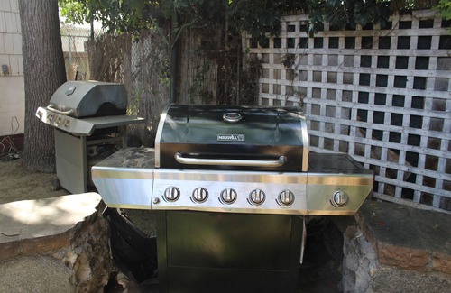 Sawtelle Cottage | 2 Queen Beds/1 Bath, Back House, FURNISHED STUDIO, Kitchenette, W/D, Patio/BBQ