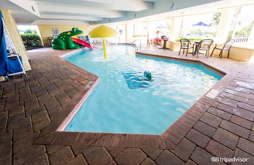 Myrtle Beach Hotel | 2 Queens Oceanfront Room - Sea Crest Resort