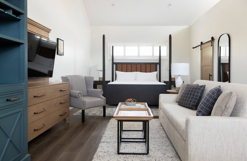 Midway Hotel | 2 Rejuvenating Oasis w/Resort Amenities, w/Outdoor Access - Your Perfect Getaway