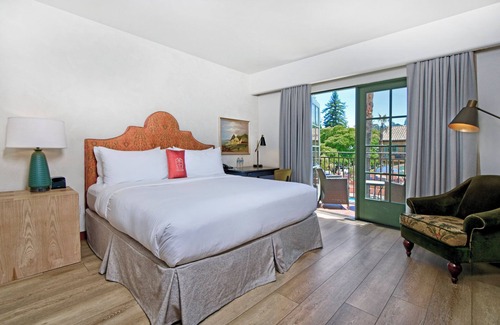 Los Gatos Hotel | 2 Relaxing Room with Pool, Pets Allowed & Free Parking in Los Gatos