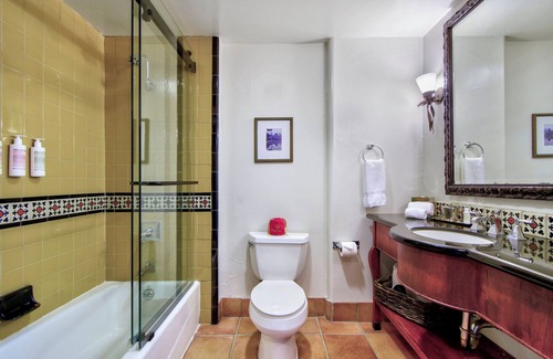 Los Gatos Hotel | 2 Relaxing Room with Pool, Pets Allowed & Free Parking in Los Gatos