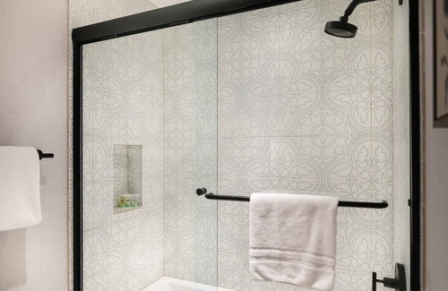 Midway Hotel | 2 Relaxing Suite w/Pool, Sports Activities & Hot Spring - Perfect for Family!
