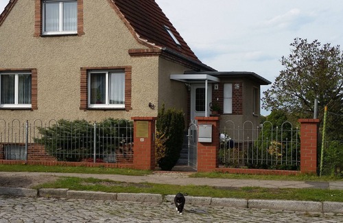 Altglienicke Apartment | 2-room apartment for 3-4 persons in a quiet location on the outskirts of Berlin.