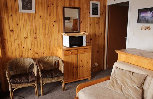 Auris Apartment | 2-room apartment, sleeps 6, 250m from slopes in Auris en Oisans