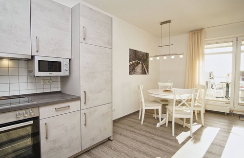Breege Apartment | 2-room vacation apartment near the harbor with balcony - Hafenhäuser Breege FeWo 05