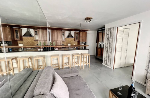 Cannes City Centre Apartment | 2 rooms corner rue d'Antibes, in absolute calm.