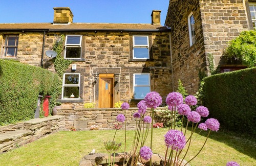 Dronfield Cottage | 2 SNAPE HILL, family friendly, with open fire in Dronfield