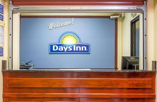 Rayne Hotel | 2-Star Hotel ∙ Days Inn by Wyndham Rayne