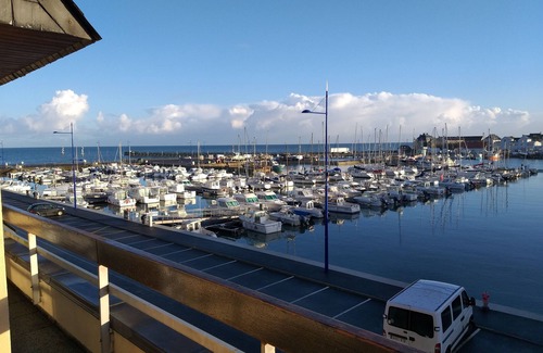 Grandcamp-Maisy Apartment | 2 steps from the sea with a breathtaking view