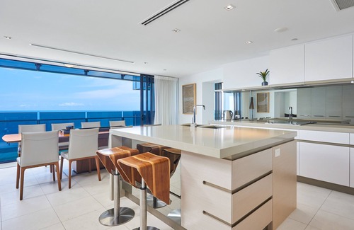 Surfers Paradise Apartment | 🌊 2-Storey 4-Bedroom Sub-Penthouse with Ocean Views 🌊
