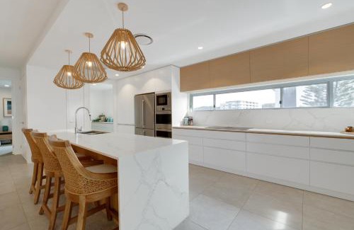 Palm Beach Apartment | 2-Storey 5BR Penthouse Palm Beach Luxury Stay
