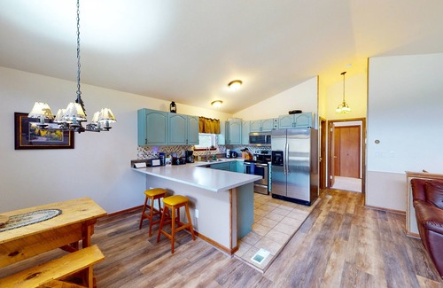 Rainbow Valley House | 2-story mtn-view home with grill, washer/dryer, streaming, patio, deck, kitchen